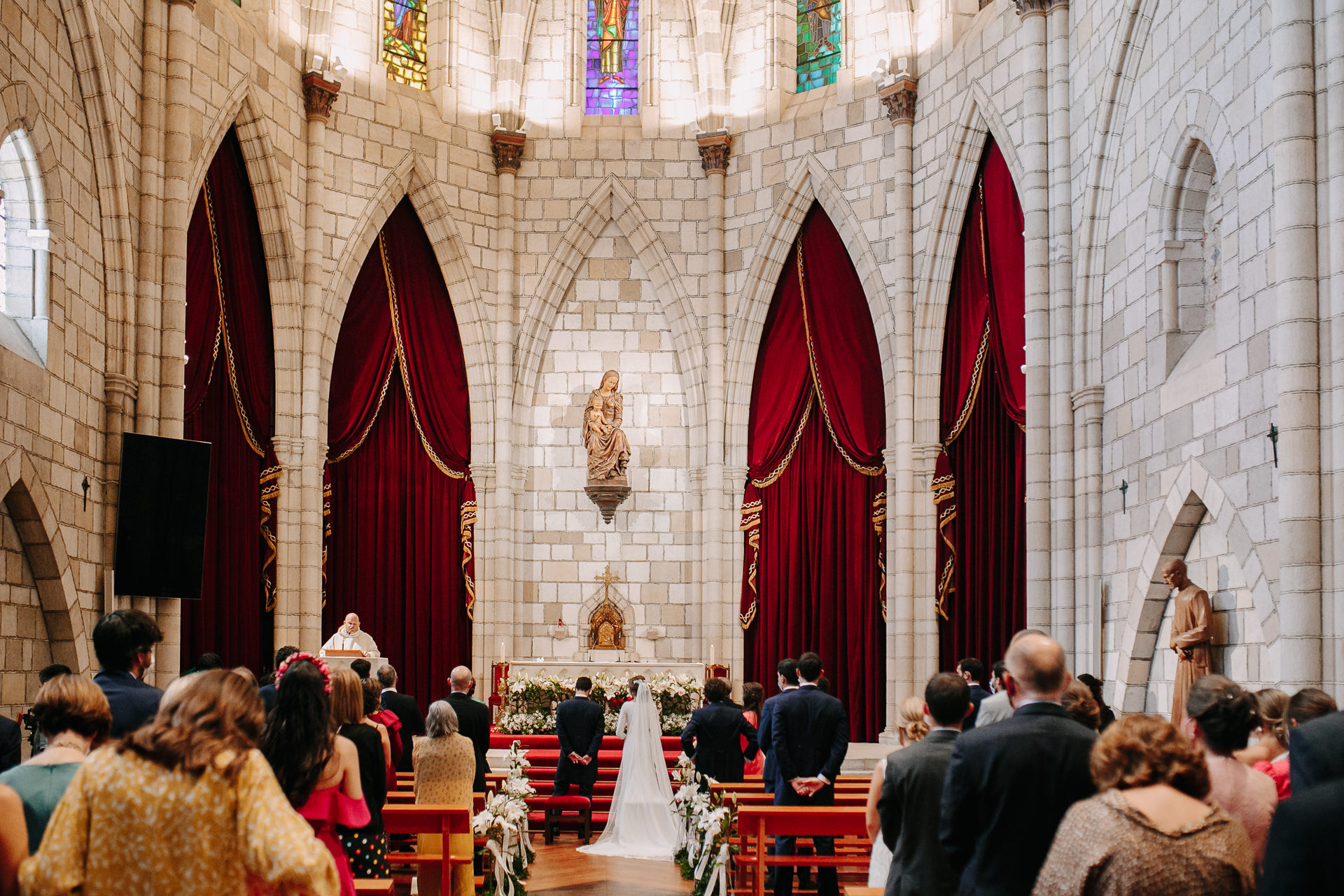 boda en la capilla de la universidad de deusto